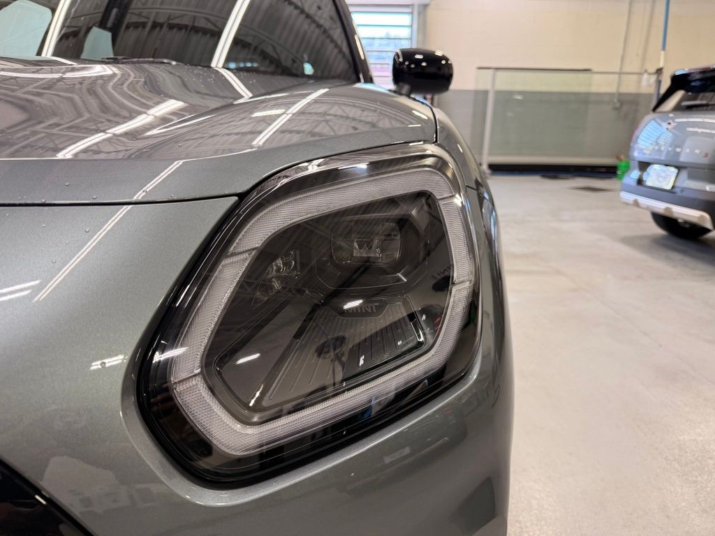 Thumbnail: 2027 MINI Cooper Countryman - 9