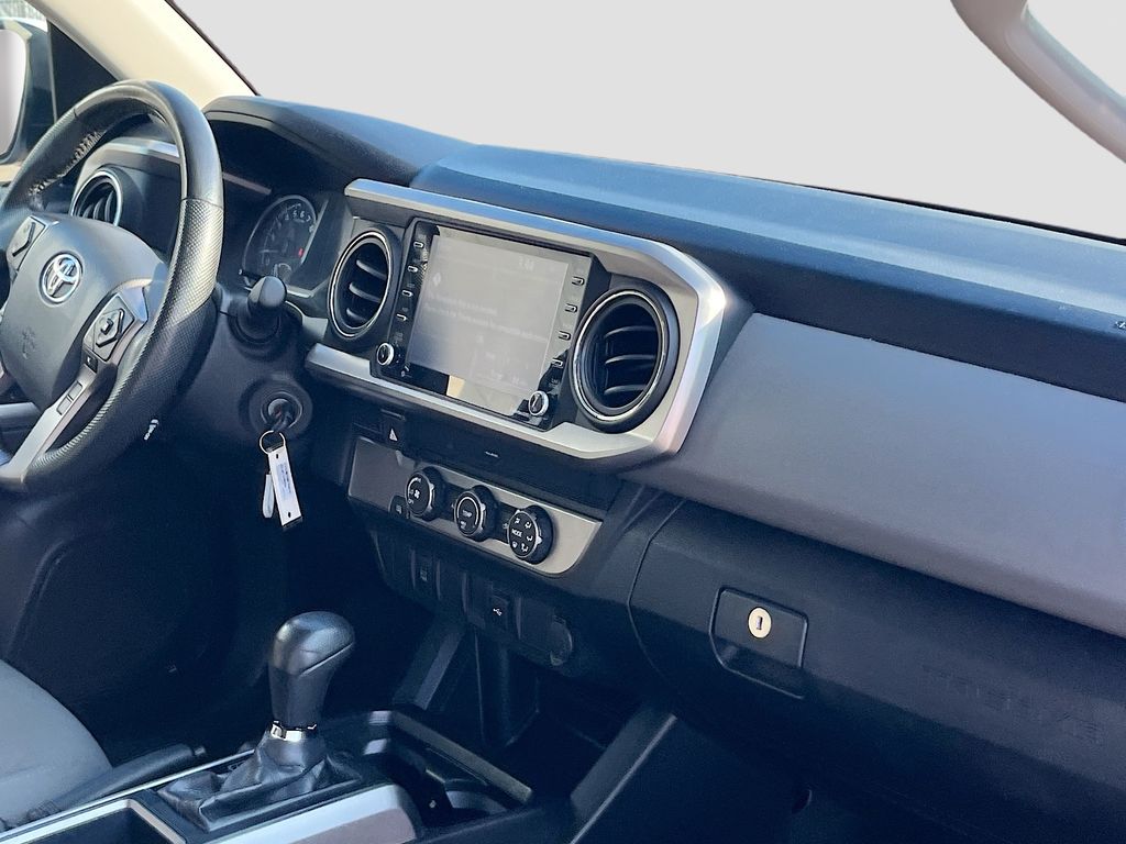 Used 2020 White Toyota SR5 image 27
