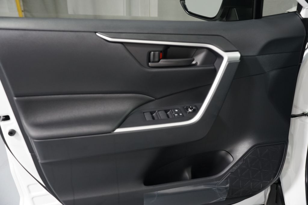 Thumbnail: 2025 Toyota RAV4 - 29