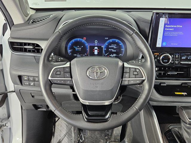 2023 Toyota Highlander Platinum 29