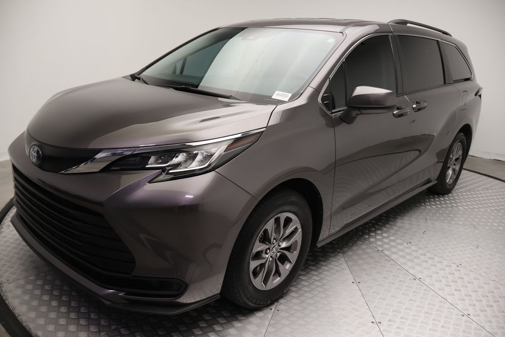 Thumbnail: 2023 Toyota Sienna - 2