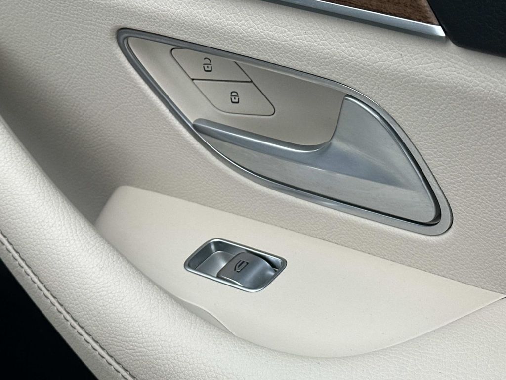 Thumbnail: 2024 Mercedes-Benz GLS - 22