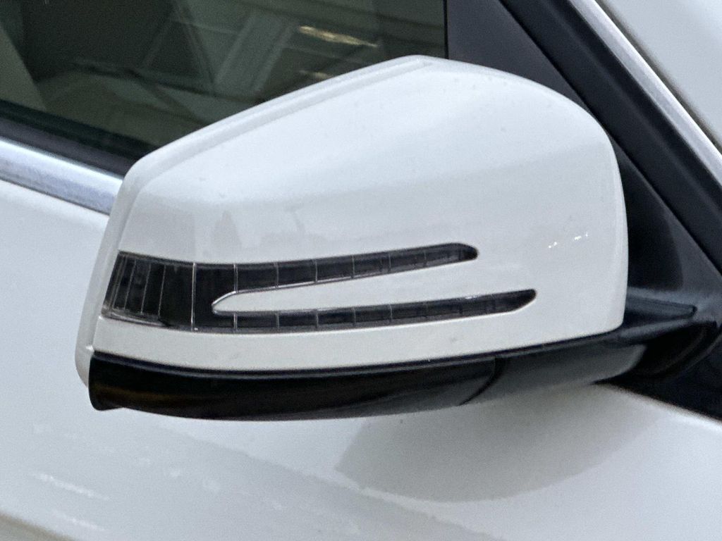 Thumbnail: 2010 Mercedes-Benz E-Class - 14