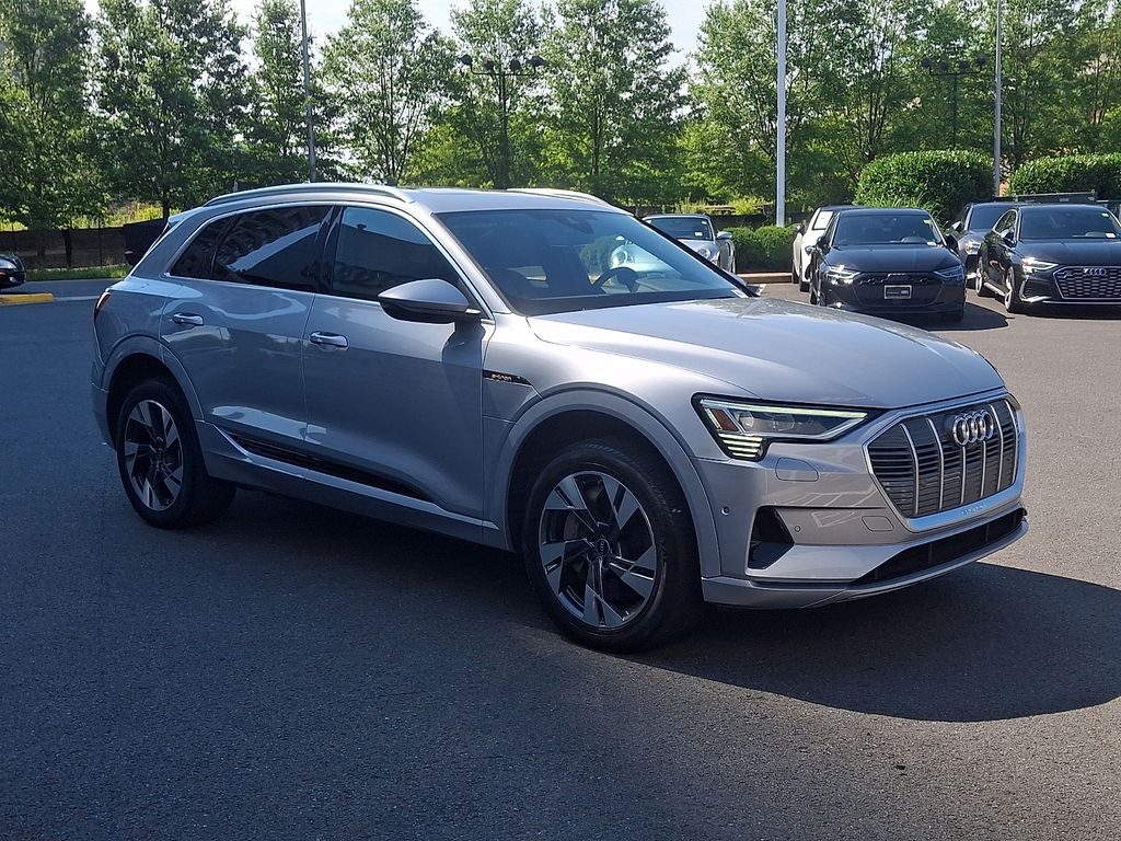 Thumbnail: 2023 Audi e-tron - 3