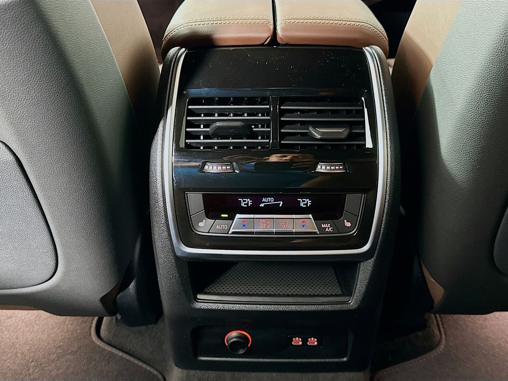 Thumbnail: 2026 BMW X7 - 18