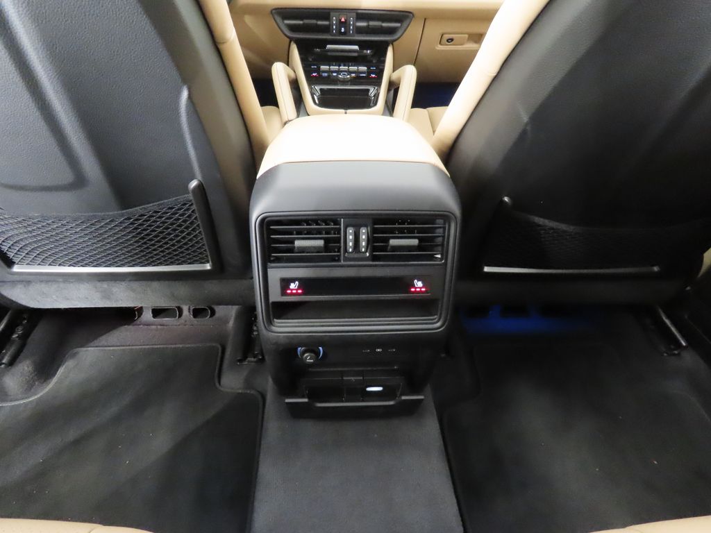 Thumbnail: 2025 Porsche Cayenne - 32