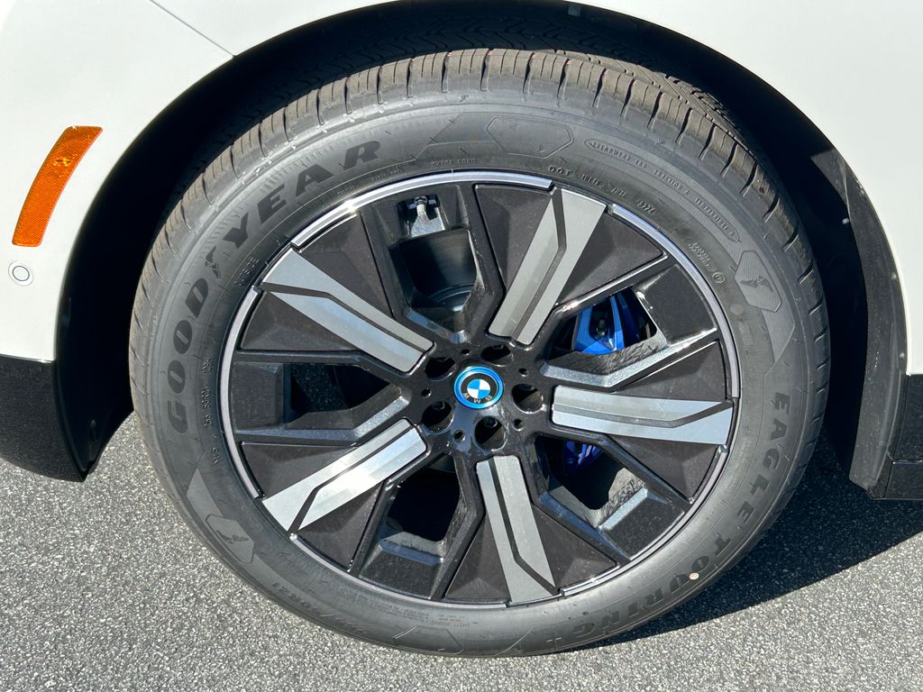2025 BMW iX xDrive50 9