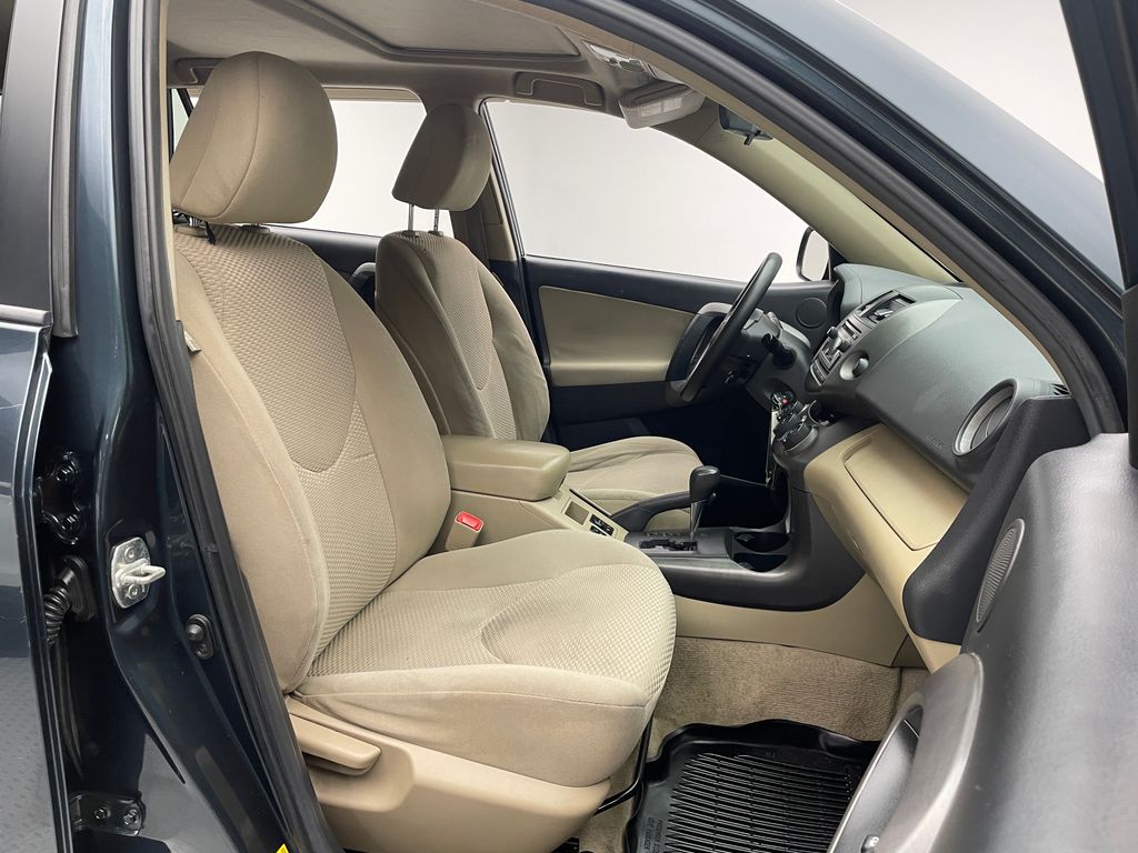 Thumbnail: 2012 Toyota RAV4 - 17