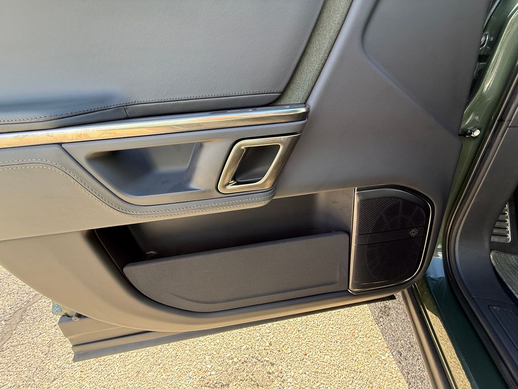 Rivian R1S