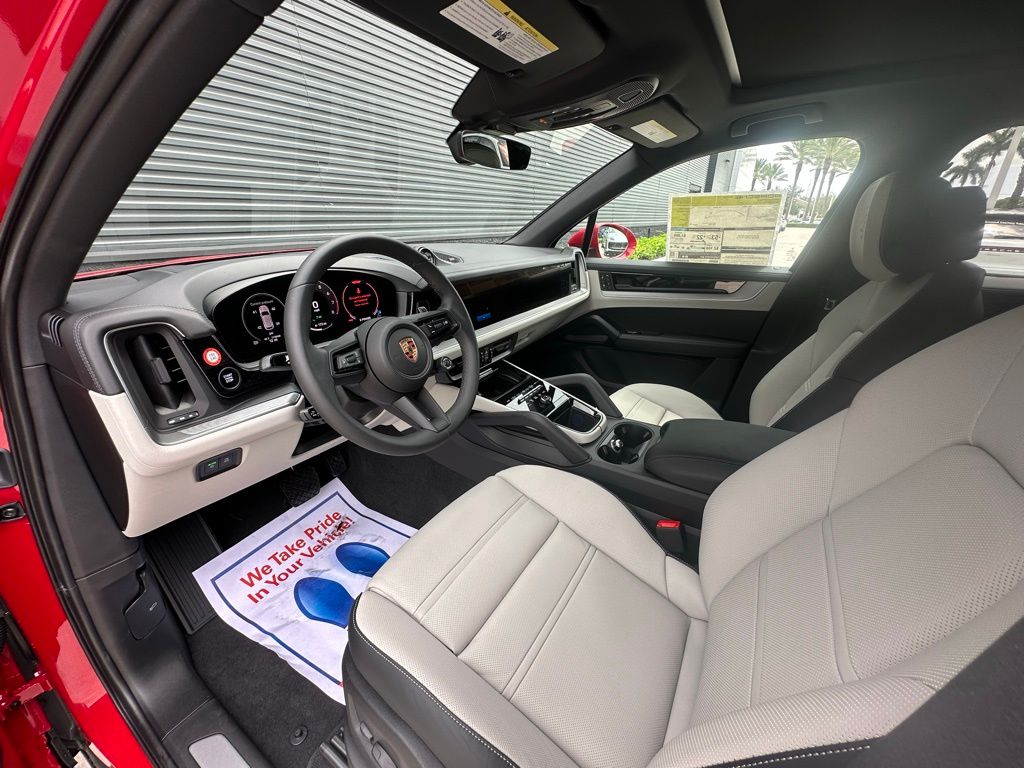 Thumbnail: 2025 Porsche Cayenne - 4