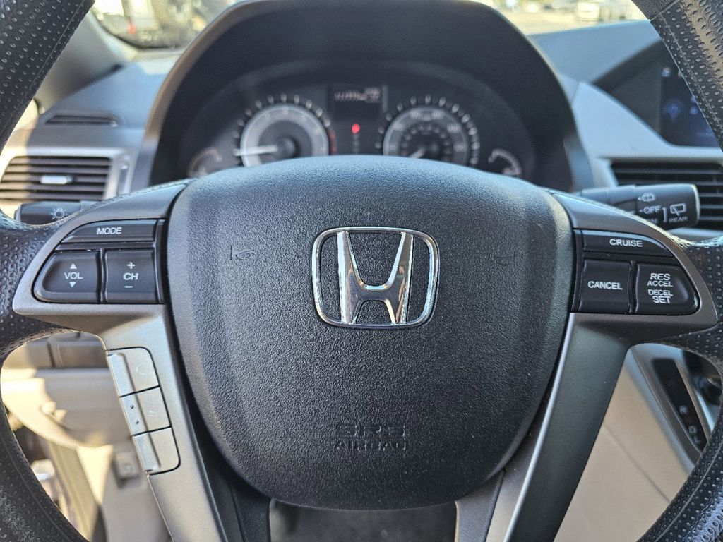 2017 Honda Odyssey SE 29