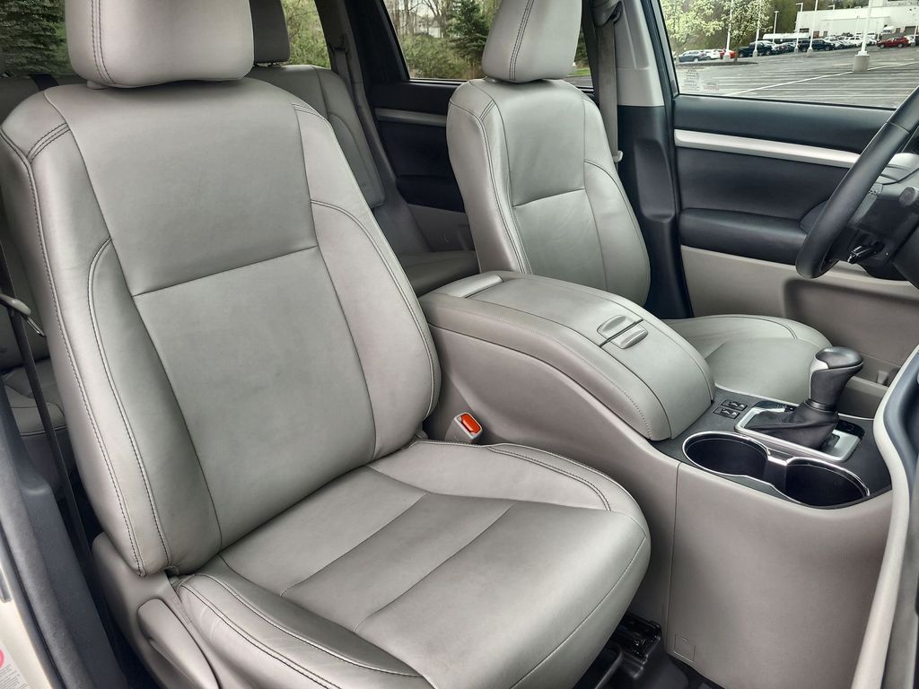 2014 Toyota Highlander XLE 21