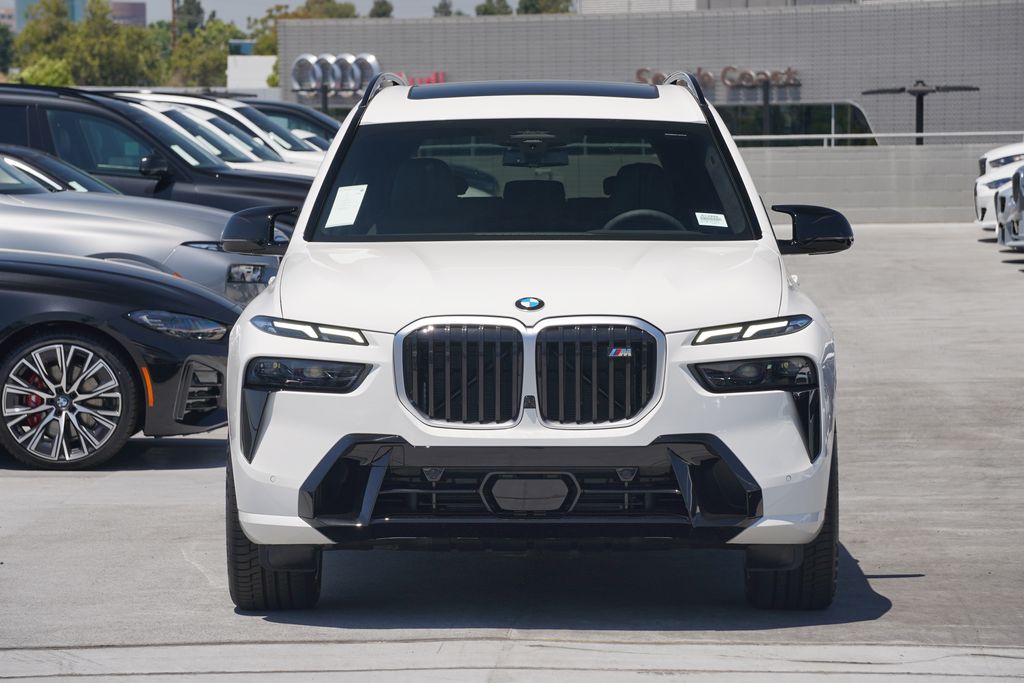 2025 BMW X7 M60i 2