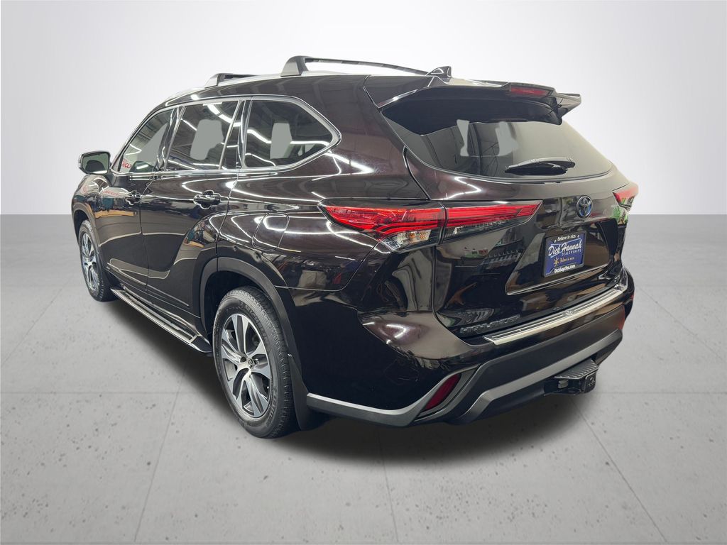 2022 Toyota Highlander Hybrid XLE