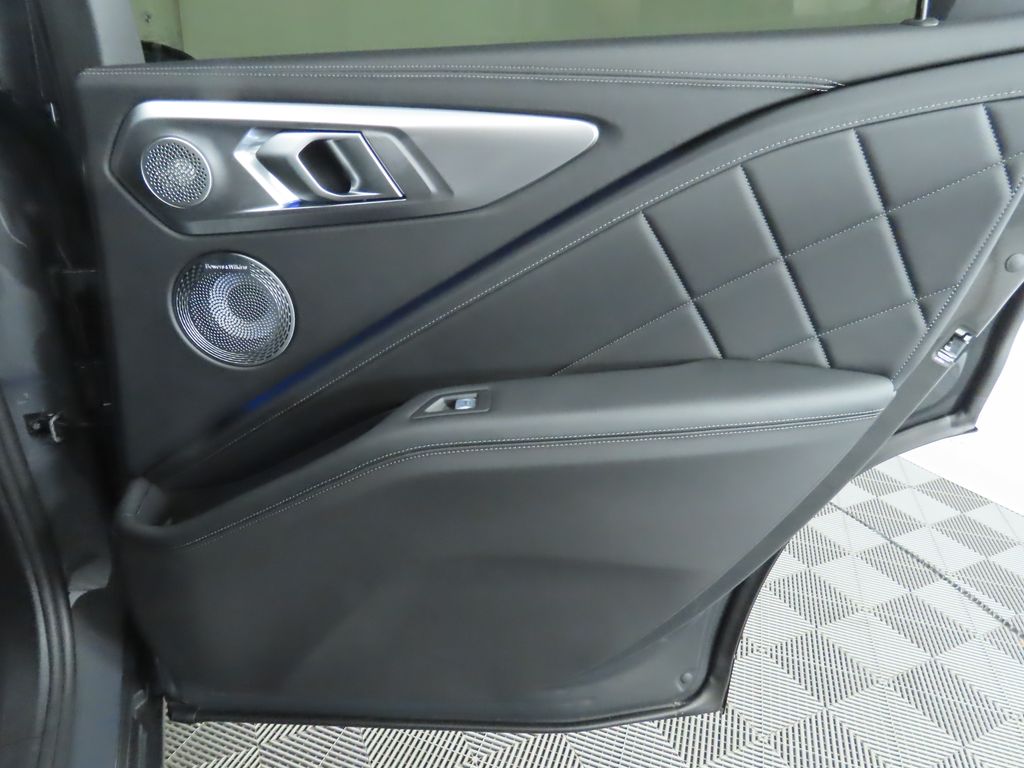 2025 BMW XM  28