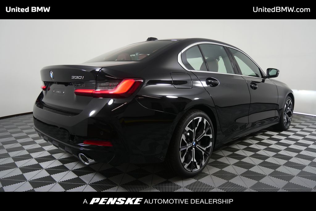 Thumbnail: 2025 BMW 3 Series - 3
