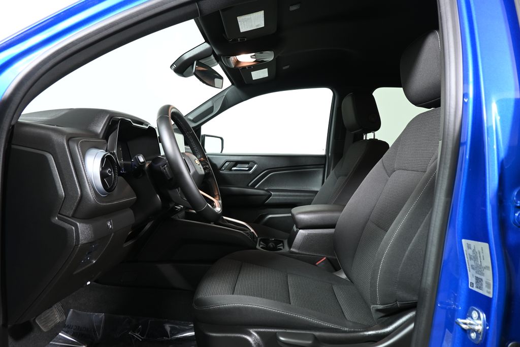 Thumbnail: 2023 Chevrolet Colorado - 3