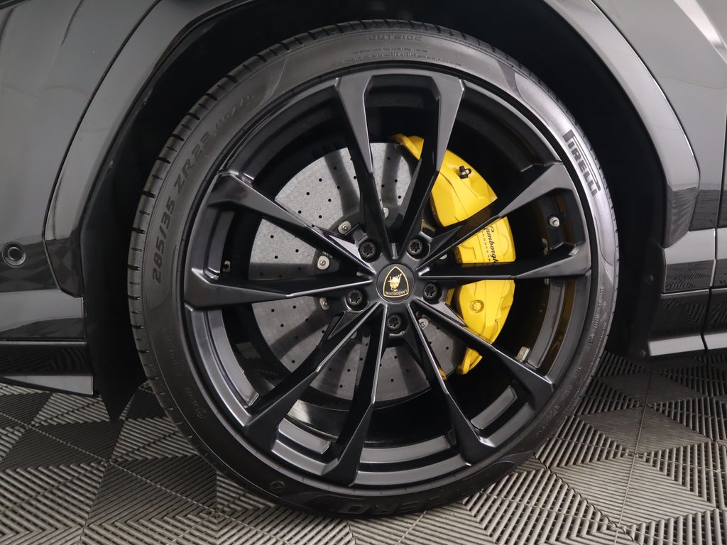 Thumbnail: 2020 Lamborghini Urus - 31