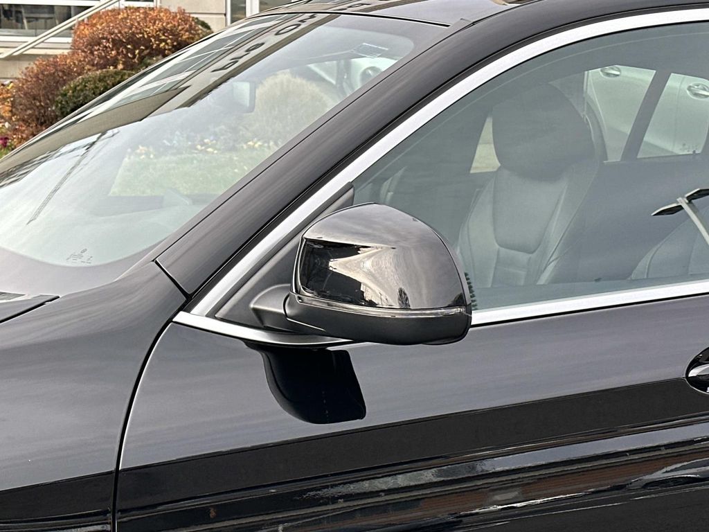 Thumbnail: 2023 BMW X4 - 13