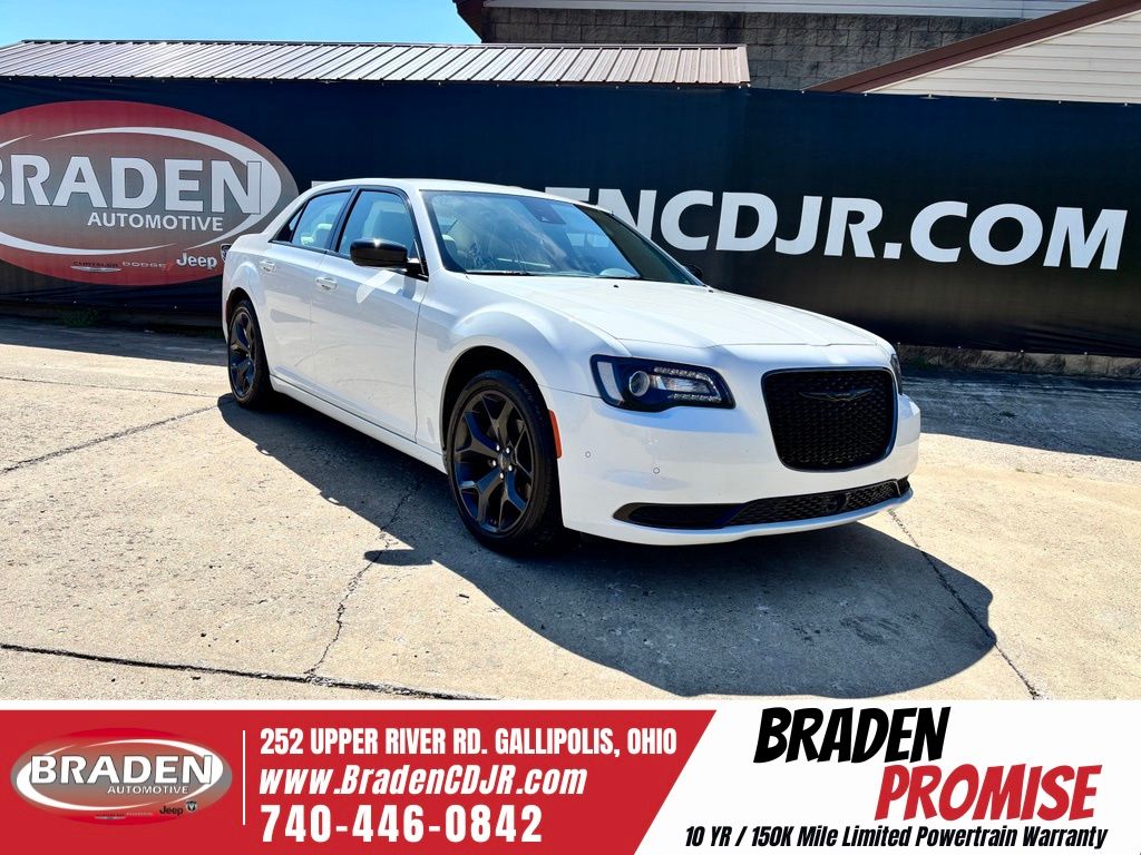 Bright White Clearcoat 2023 Chrysler 300 Sedan Rear-Wheel Drive 8-Speed Automatic
