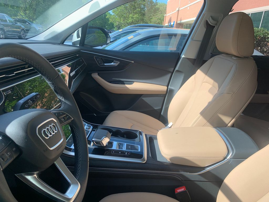 Thumbnail: 2025 Audi Q7 - 8
