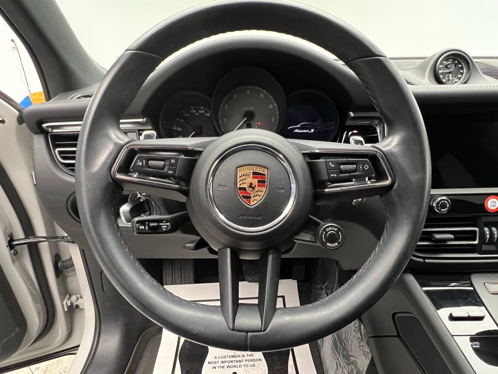 Thumbnail: 2023 Porsche Macan - 7