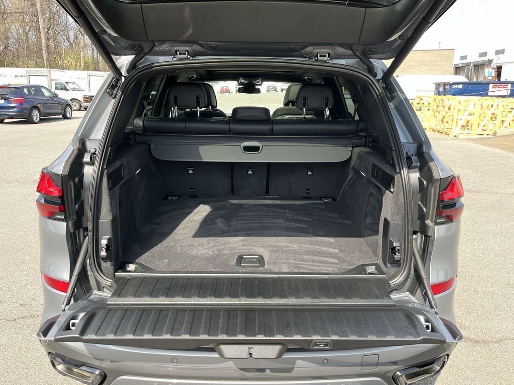 Thumbnail: 2025 BMW X5 - 25