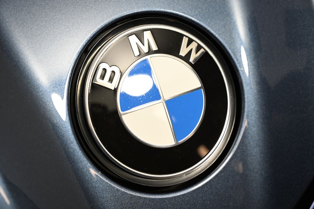 Thumbnail: 2026 BMW iX - 13