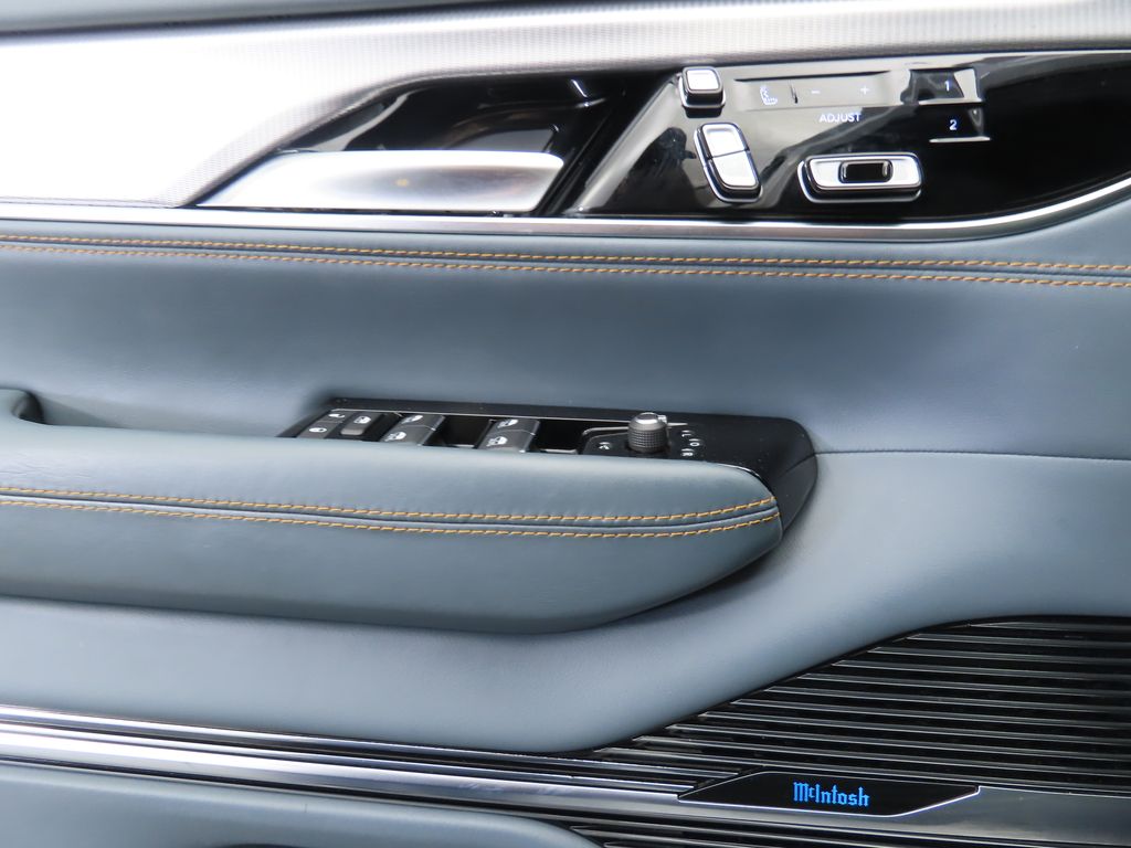 Thumbnail: 2023 Jeep Grand Wagoneer - 22