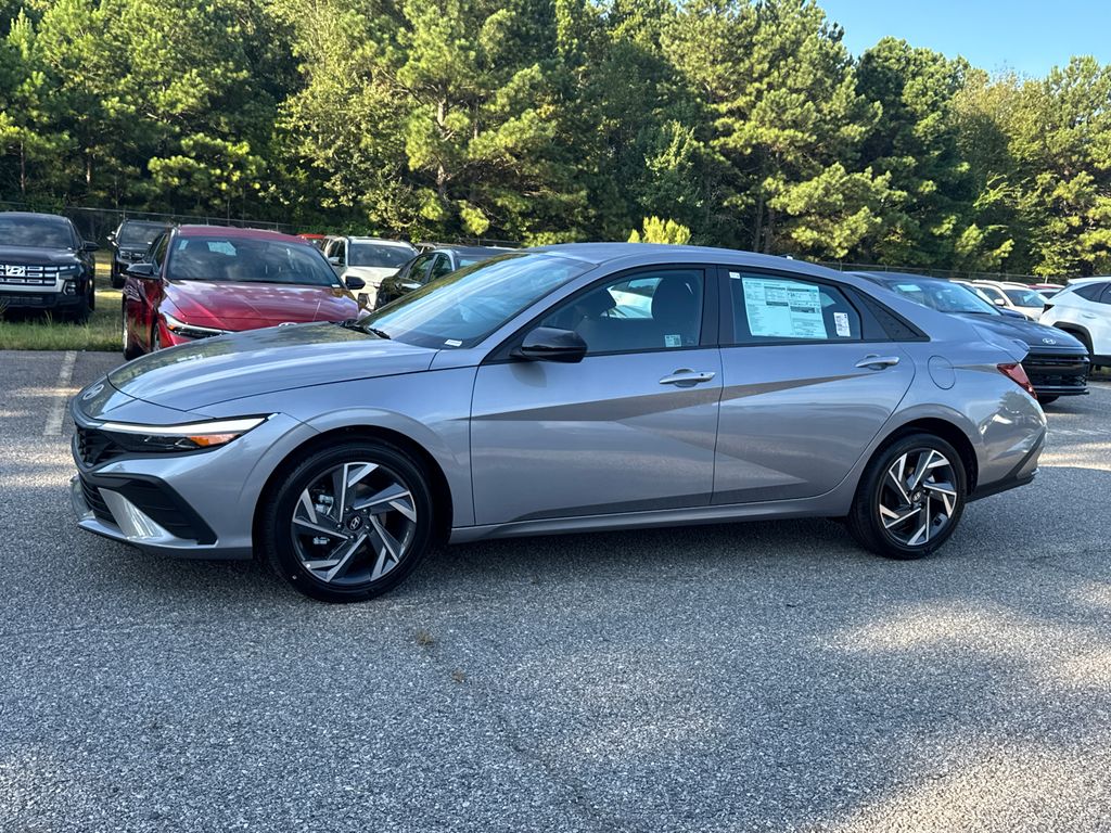 2025 Hyundai Elantra SEL Sport photo 2