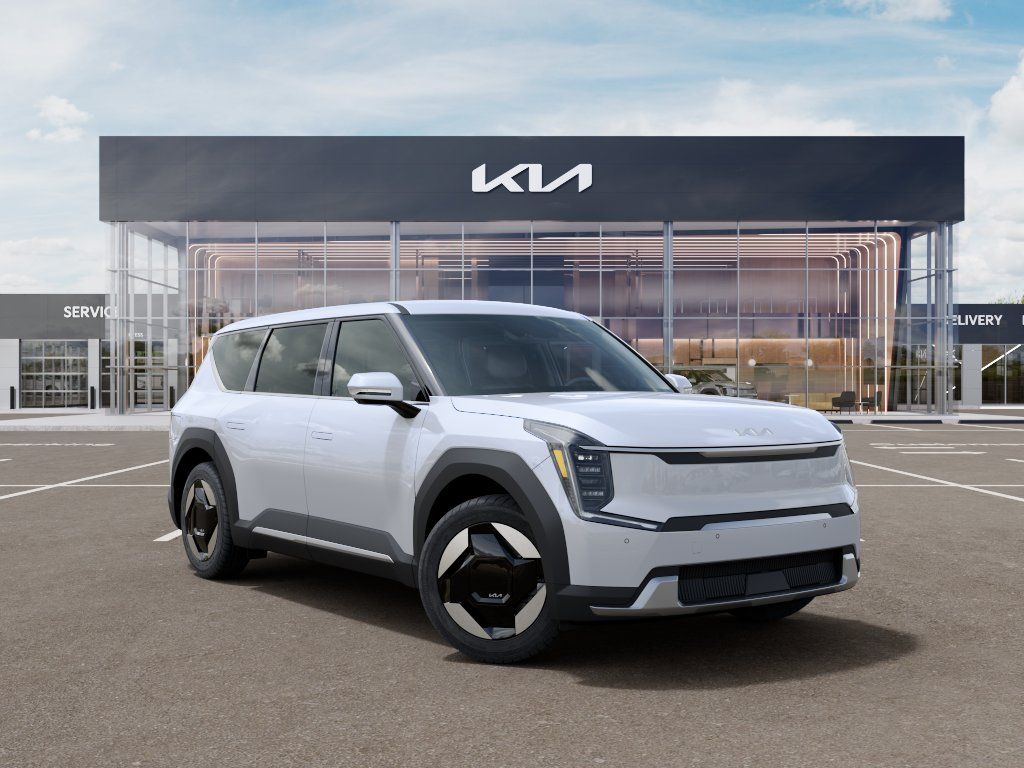 New 2026 Glacial White Pearl Kia Light image 8