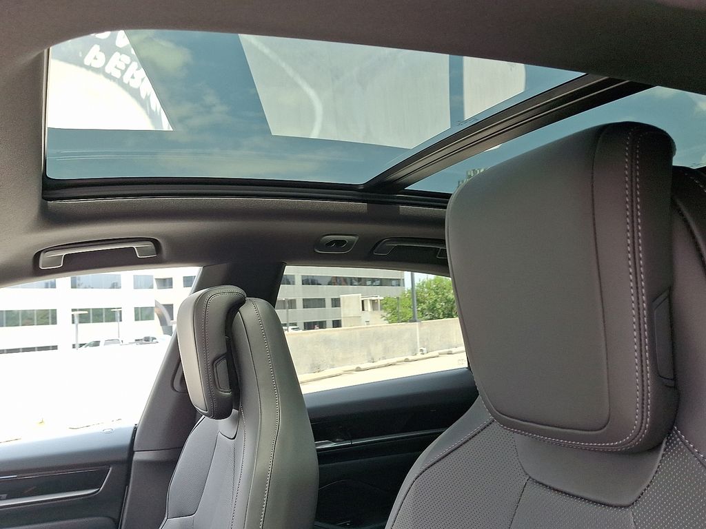 Thumbnail: 2025 Porsche Macan - 15