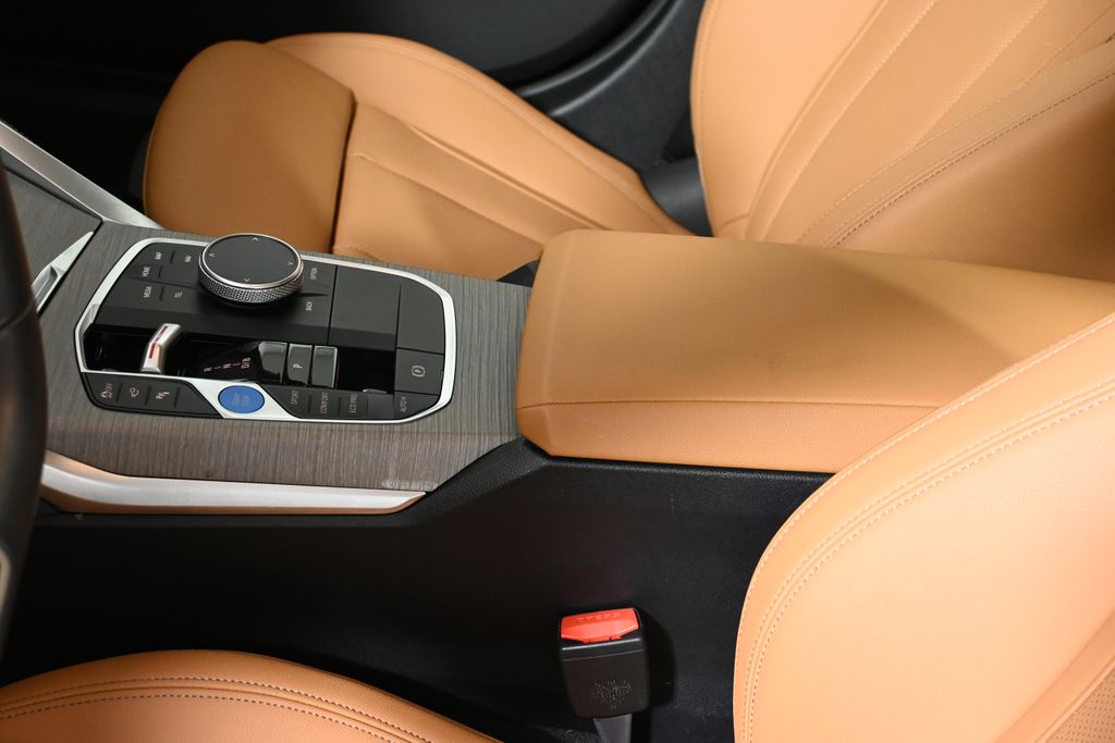 Thumbnail: 2025 BMW i4 - 25