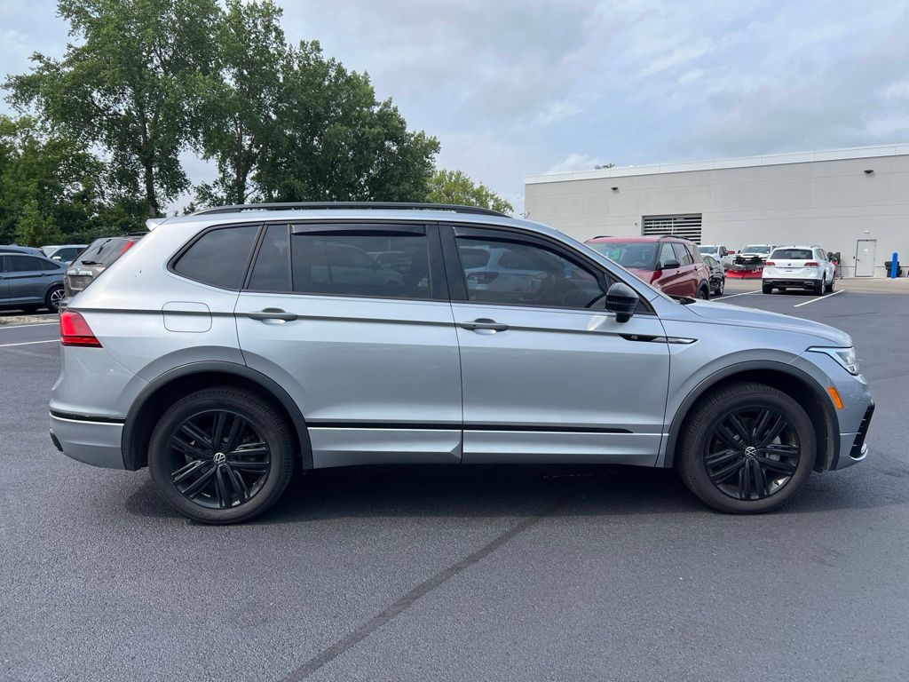 Used 2022 Silver Volkswagen 2.0T SE R-Line Black image 7