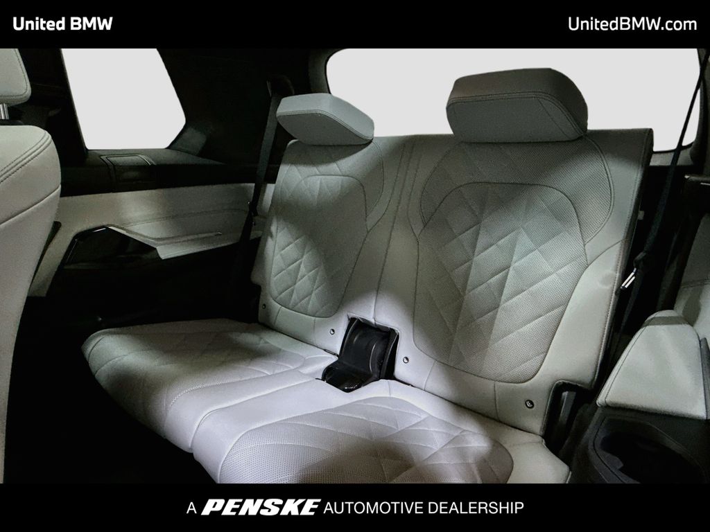 Thumbnail: 2026 BMW X7 - 14