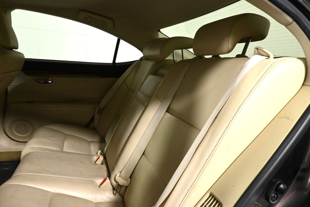 Thumbnail: 2013 Lexus ES - 5