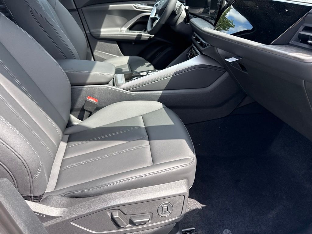 Thumbnail: 2026 Audi Q5 - 21