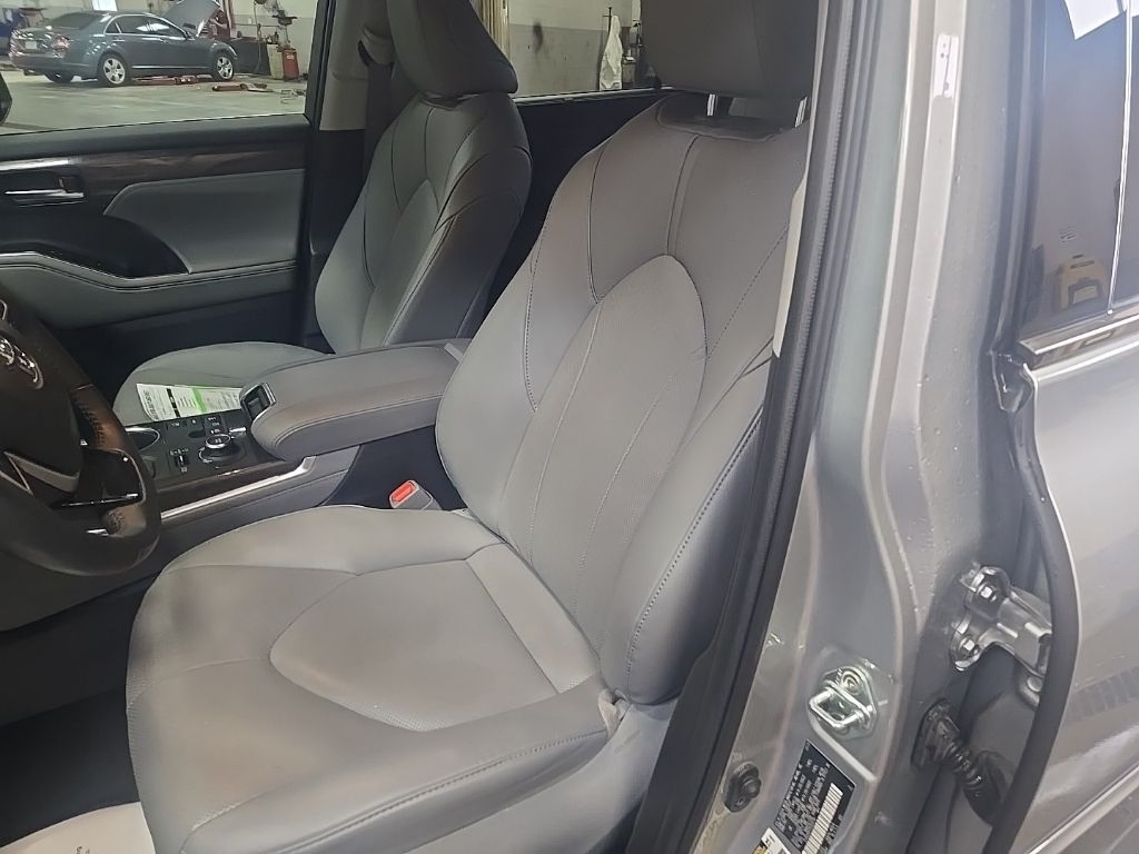 Used 2023 Toyota Highlander SUV
