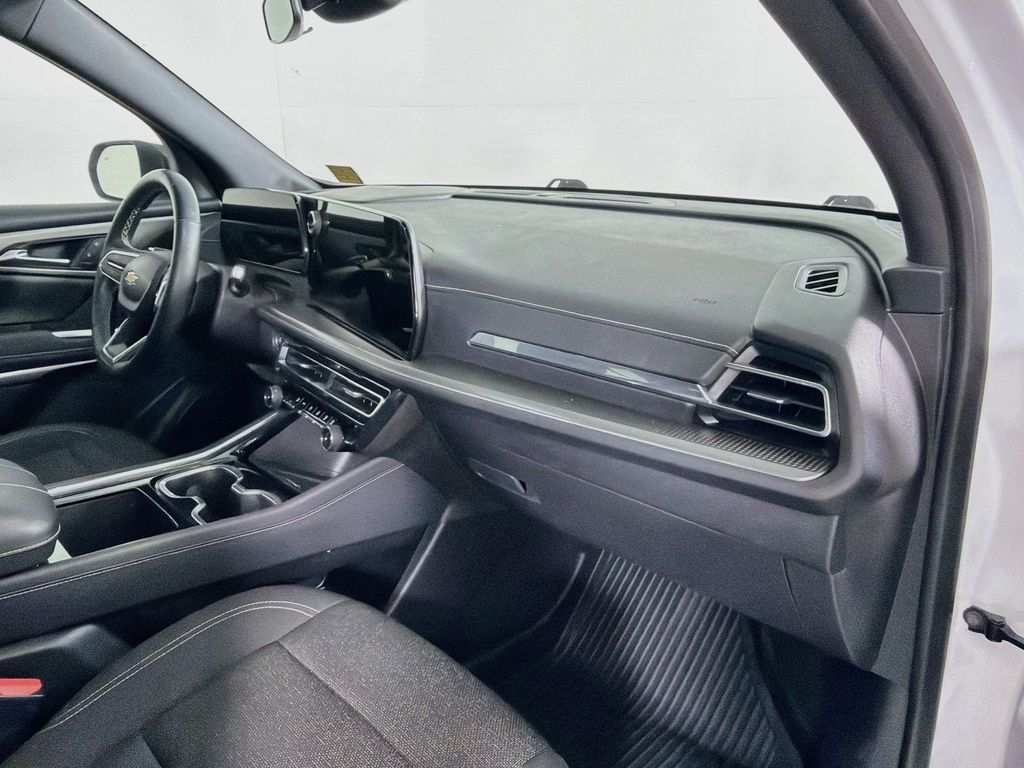 Used 2025 Chevrolet Traverse SUV