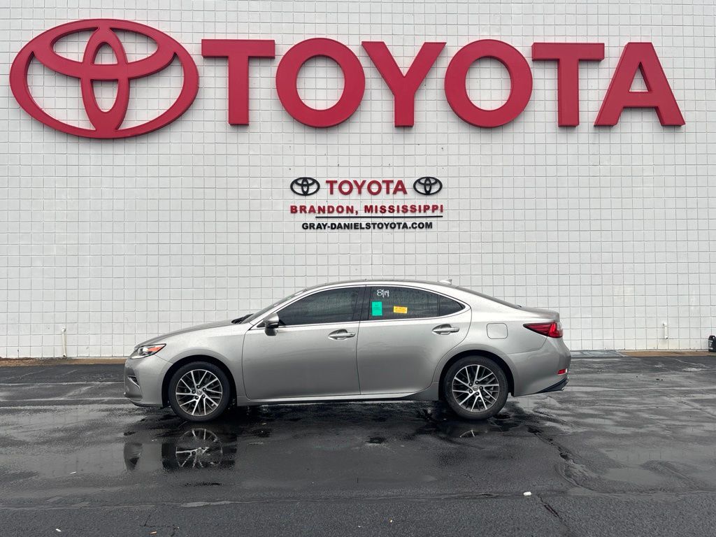 Used 2017 Lexus ES Sedan