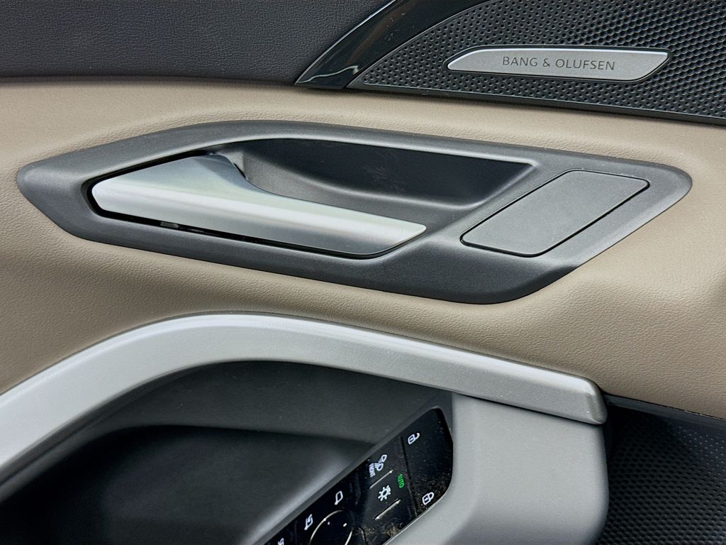 Thumbnail: 2025 Audi Q5 - 23