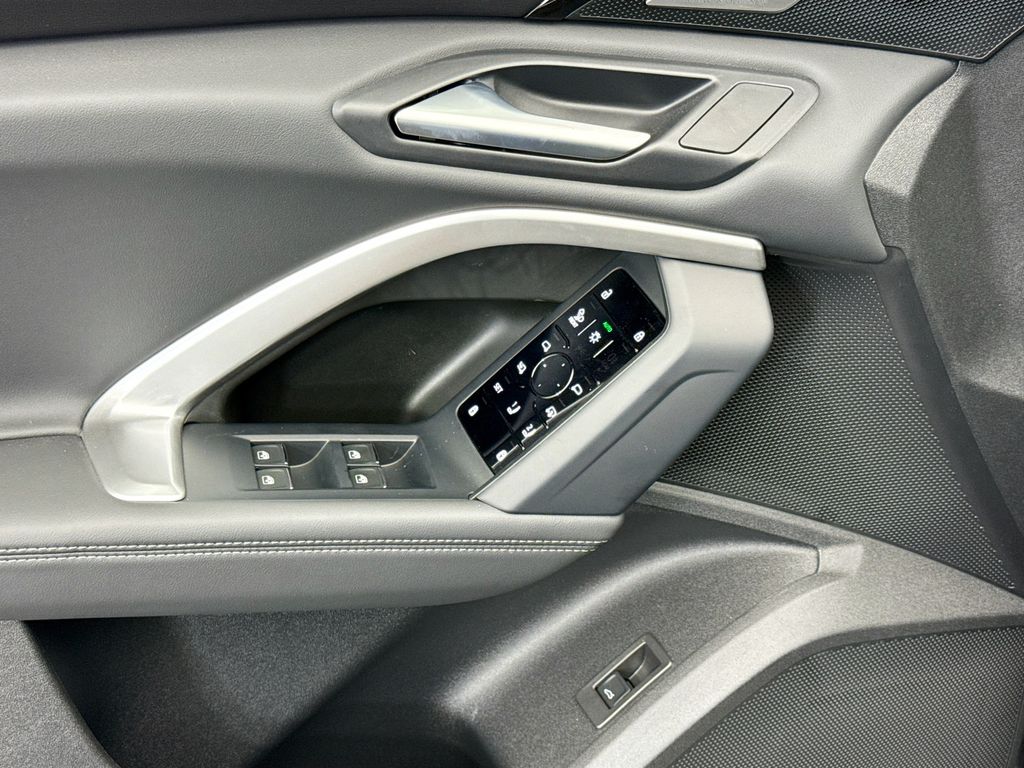 Thumbnail: 2025 Audi Q5 - 22