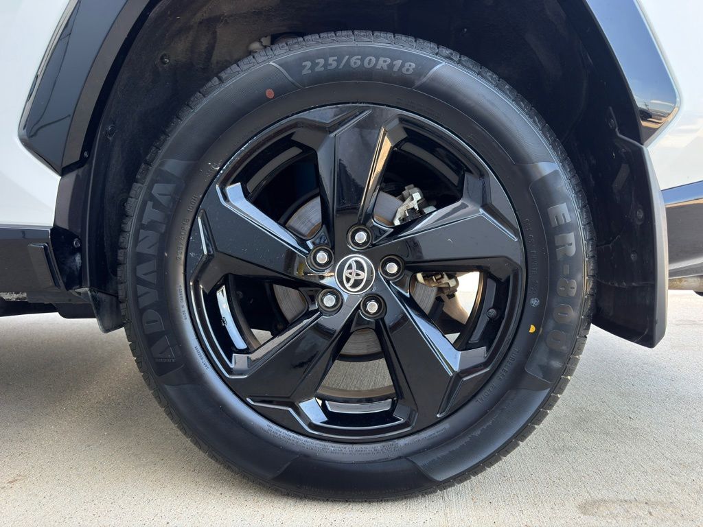 2021 Toyota RAV4 Hybrid XSE White at EAG Ford Navasota