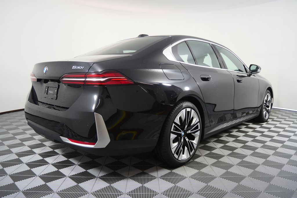 Thumbnail: 2024 BMW 5 Series - 3