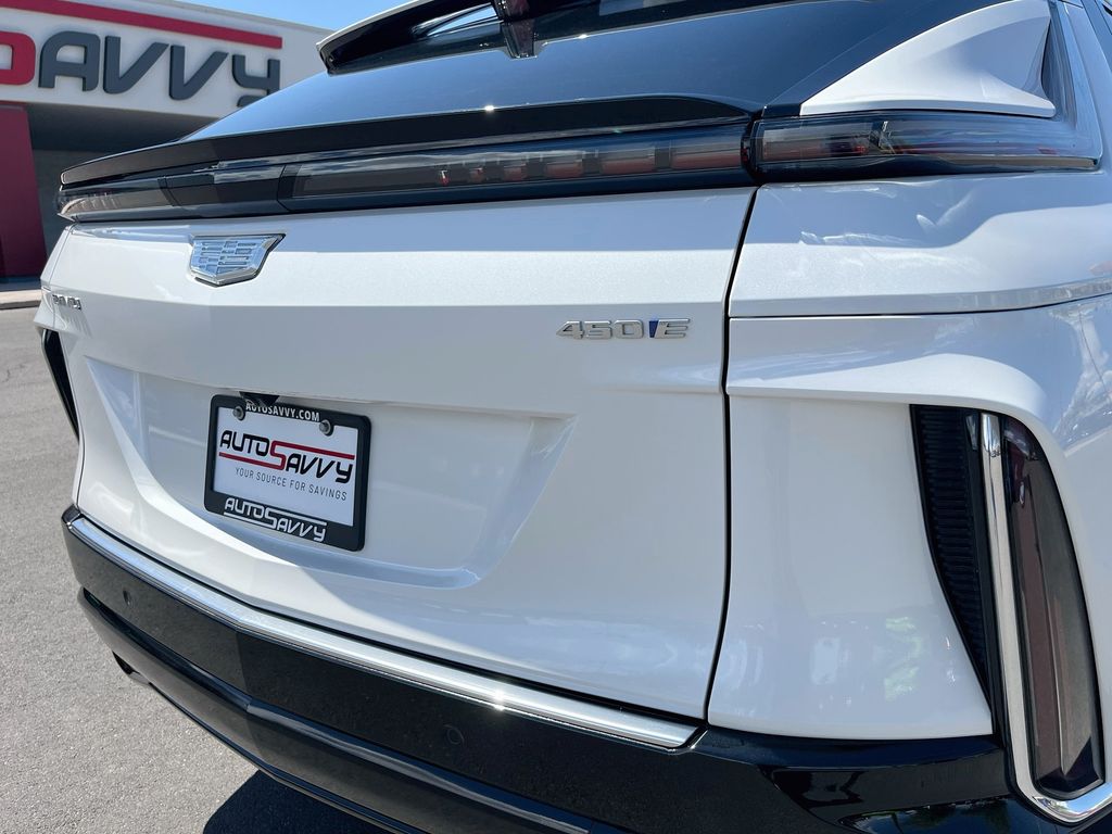 Used 2025 White Cadillac Luxury image 37