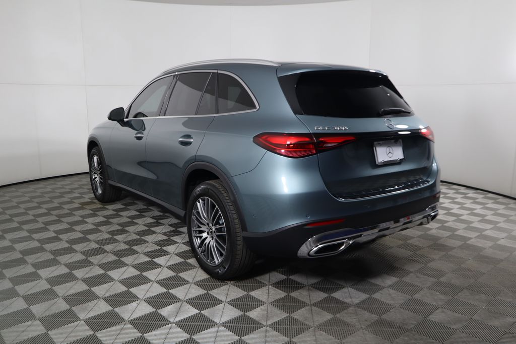 2025 Mercedes-Benz GLC 300 7
