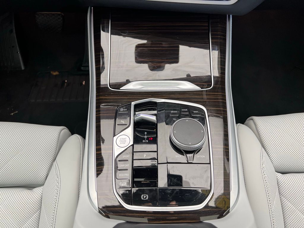 2025 BMW X5 xDrive40i 12