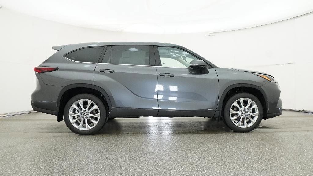 Thumbnail: 2025 Toyota Highlander - 10