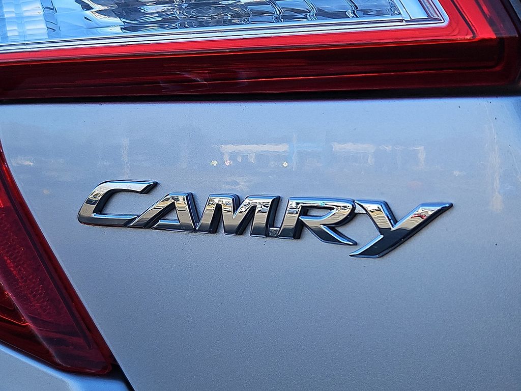 Thumbnail: 2012 Toyota Camry - 32