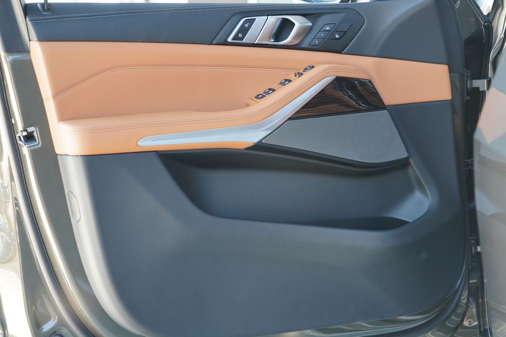 Thumbnail: 2026 BMW X5 - 9